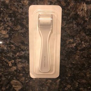 Rodan + Fields Redefine AMP MD Roller